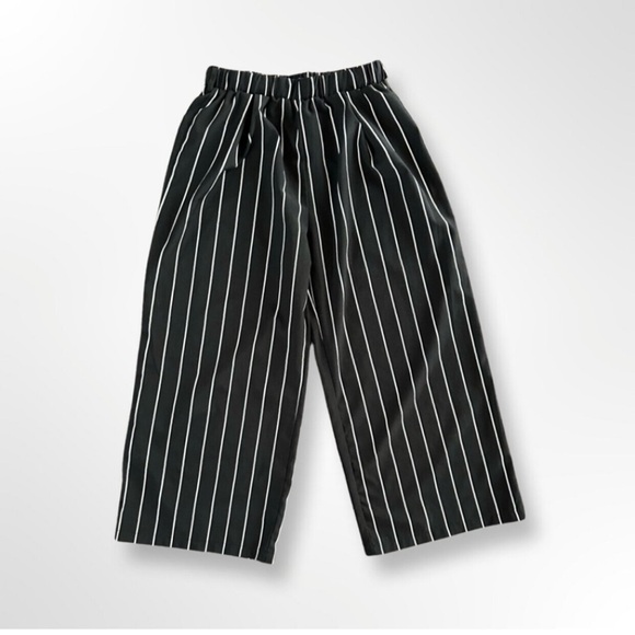 SHEIN Other - SHEIN Black and White Casual Wide-Leg Cropped Pants